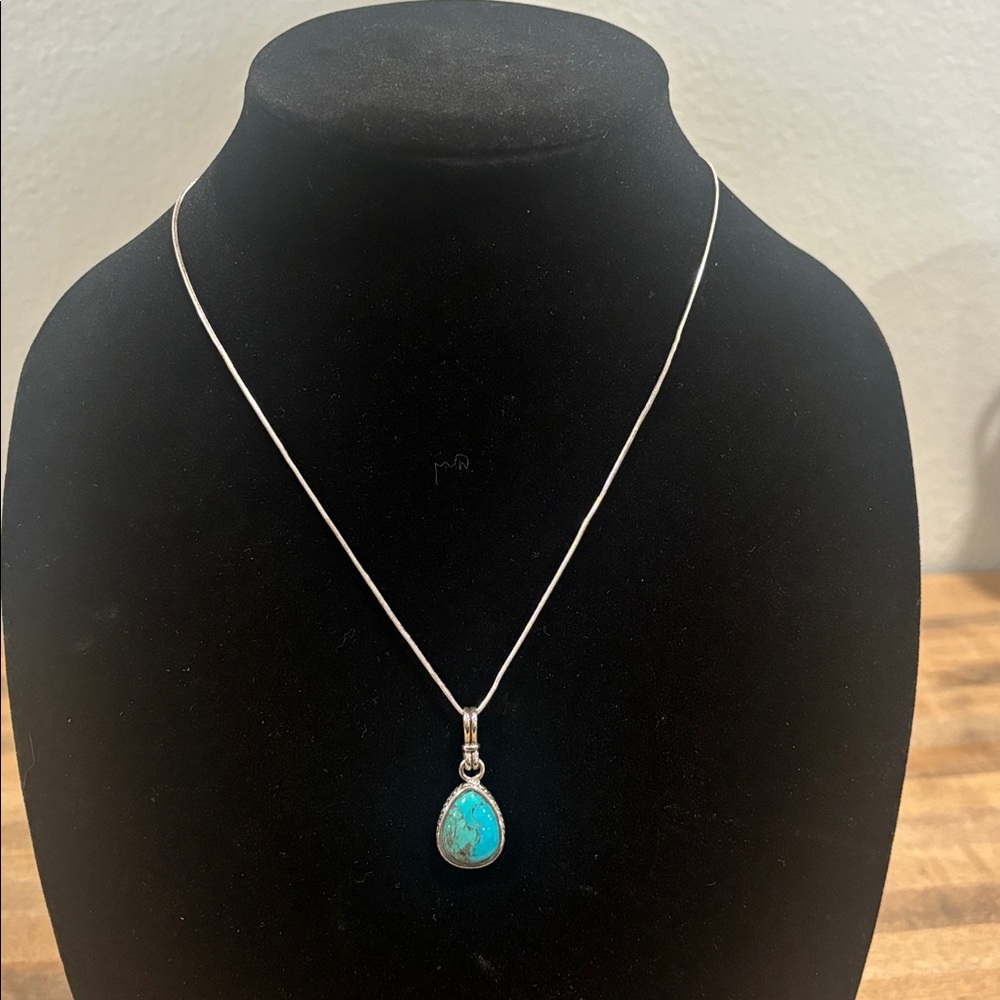 Vintage Stauer Turquoise & Silver Necklace and Earring Set ~ Never Worn - Picture 4 of 10